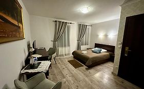 Dworek Zloty Rog Hotel I Restauracja